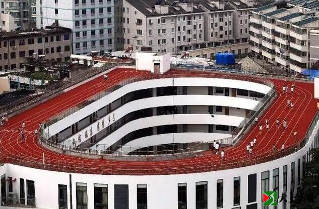 樓頂鋪設(shè)塑膠跑道