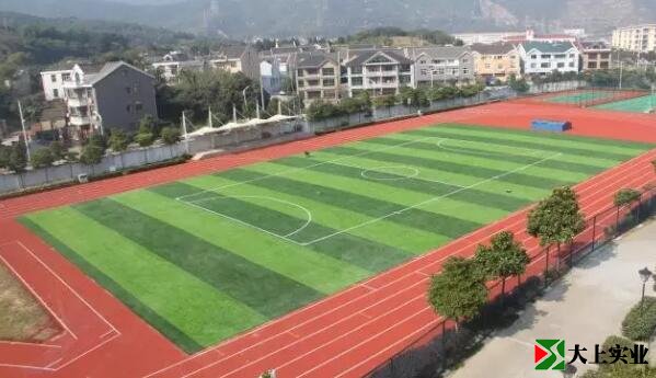 新建操場(chǎng)