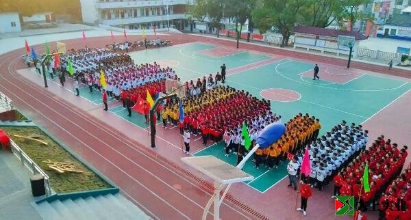 彈前中學(xué)新塑膠運動場竣工