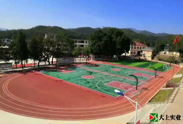 彈前中學(xué)新塑膠運動場竣工