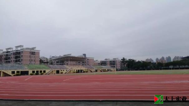 塑膠操場(chǎng)翻新后