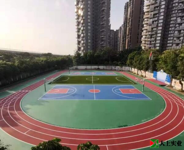 國(guó)家新標(biāo)準(zhǔn)鋪設(shè)的塑膠跑道