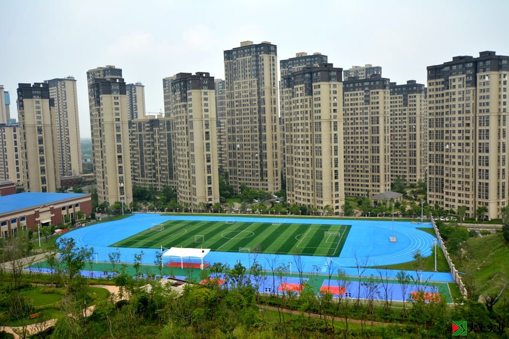 萬(wàn)科城民主小學(xué)校區(qū)藍(lán)色操場(chǎng)