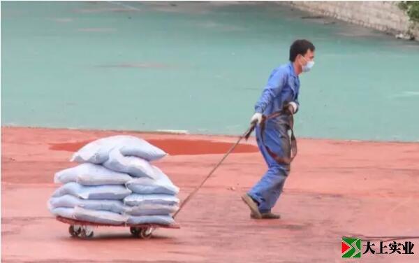 拉藍(lán)色塑膠顆粒