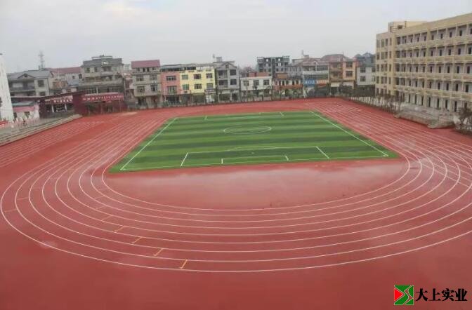 學校改用塑膠運動場好處