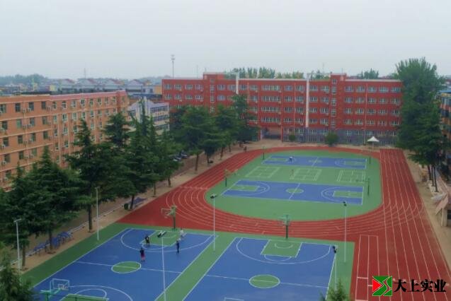 學(xué)校鋪設(shè)塑膠運動場