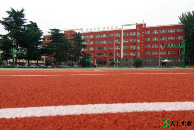 學(xué)校鋪設(shè)塑膠運動場