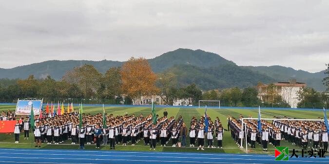 連城三中塑膠運(yùn)動場建成后的第一次運(yùn)動會