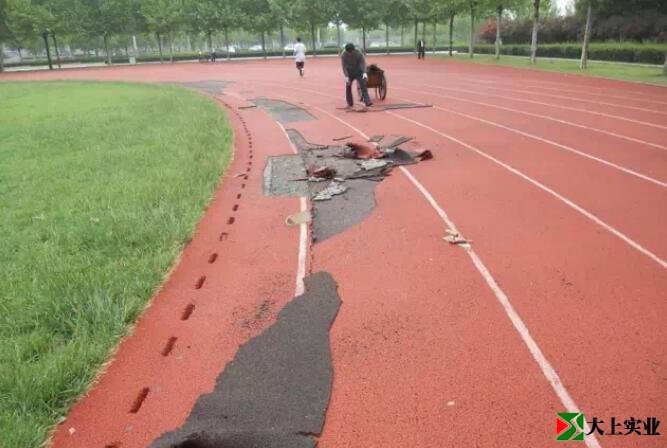 塑膠運(yùn)動(dòng)場維修方法