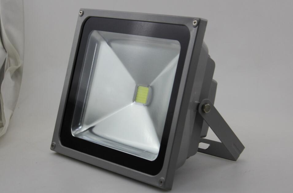 室外籃球場(chǎng)用什么燈