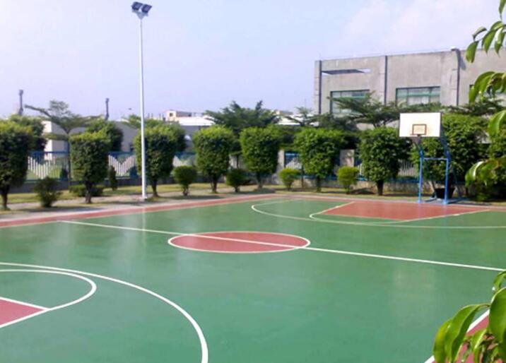 做一個籃球場地面要多少錢？