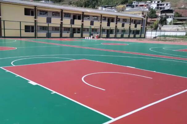 一個硅pu籃球場包工多少錢一平方？