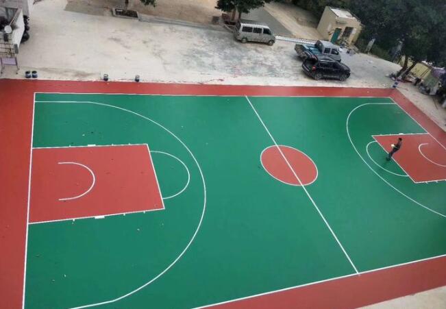 籃球場鋪地膠用硅PU一般多少錢？