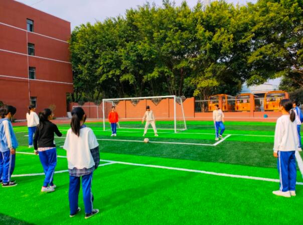 英姿颯爽的女同學(xué)也很棒！