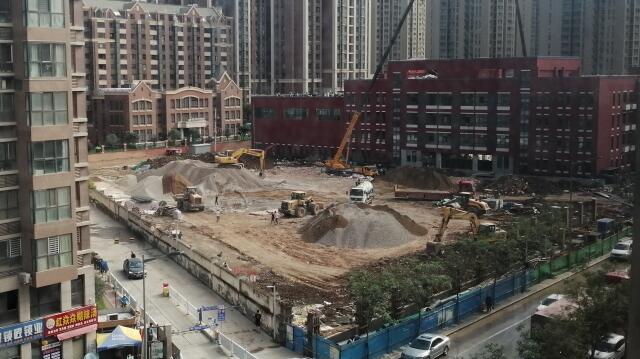 10天時間，一座學(xué)校塑膠跑道，建設(shè)完成