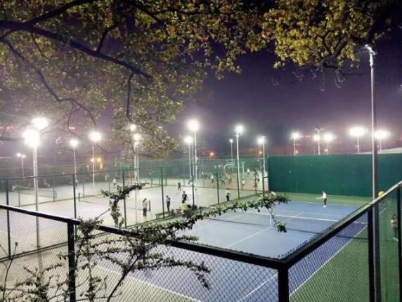 建燈光籃球場(chǎng)