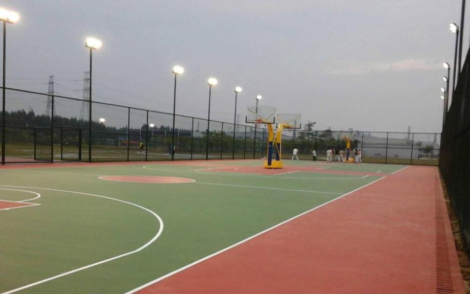 戶外籃球場(chǎng)用什么材質(zhì)比較好？