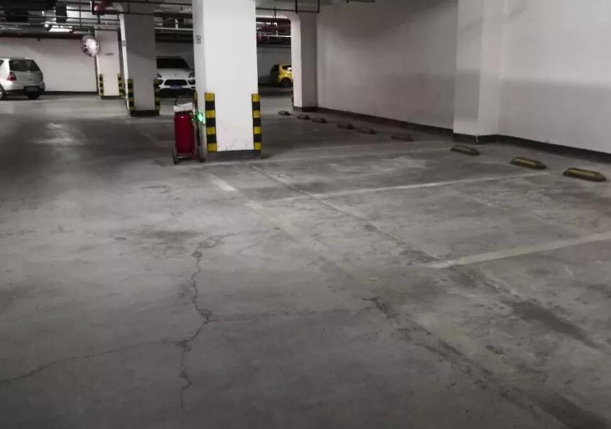 地下車庫(kù)水泥地面