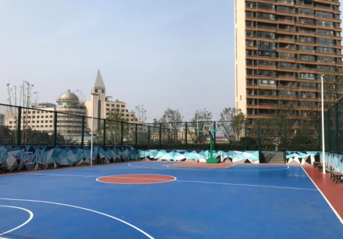 華潤威海灣九里，小區(qū)自帶海景籃球場