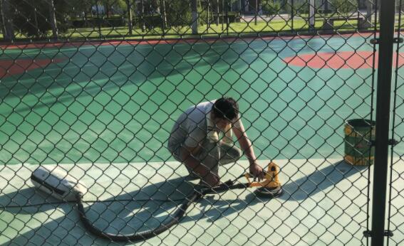 位于西安浐灞半島城市廣場的籃球場地，即將改造完畢