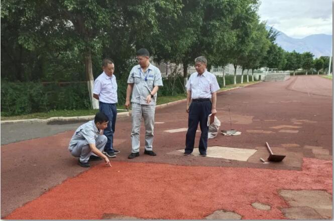 翻新改造塑膠跑道現(xiàn)場