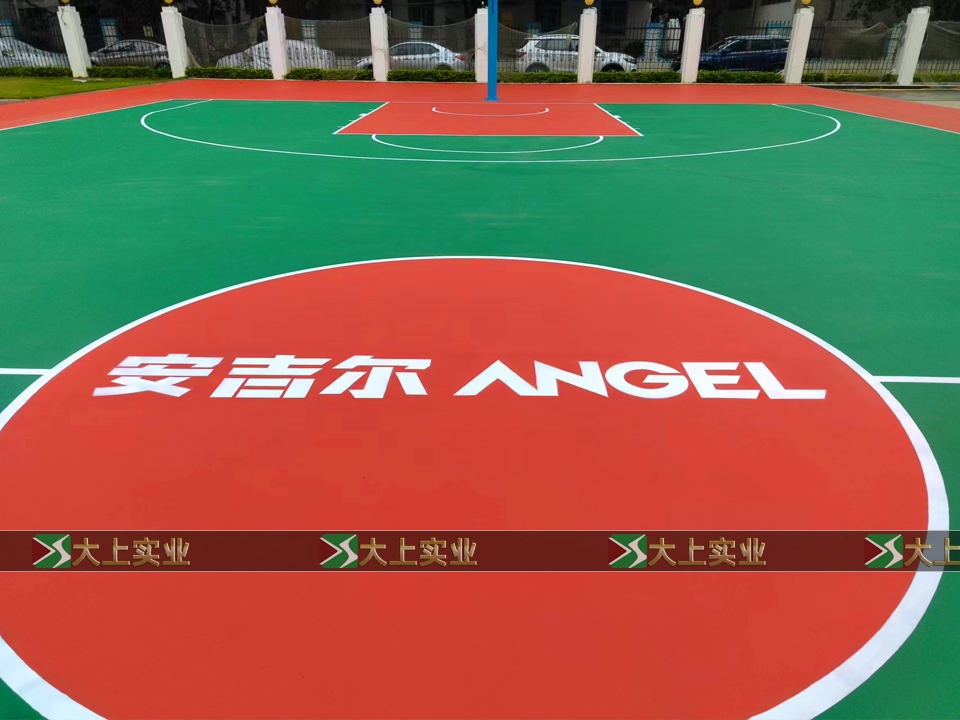 建籃球場(chǎng)