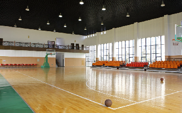 籃球場地面一般做什么材料好？各種