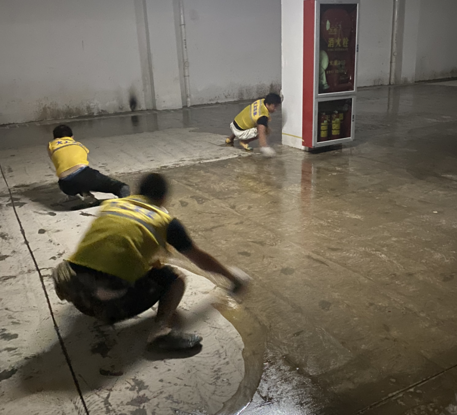 深圳鹽田外國語學(xué)校環(huán)氧耐磨防滑防噪地坪漆施工