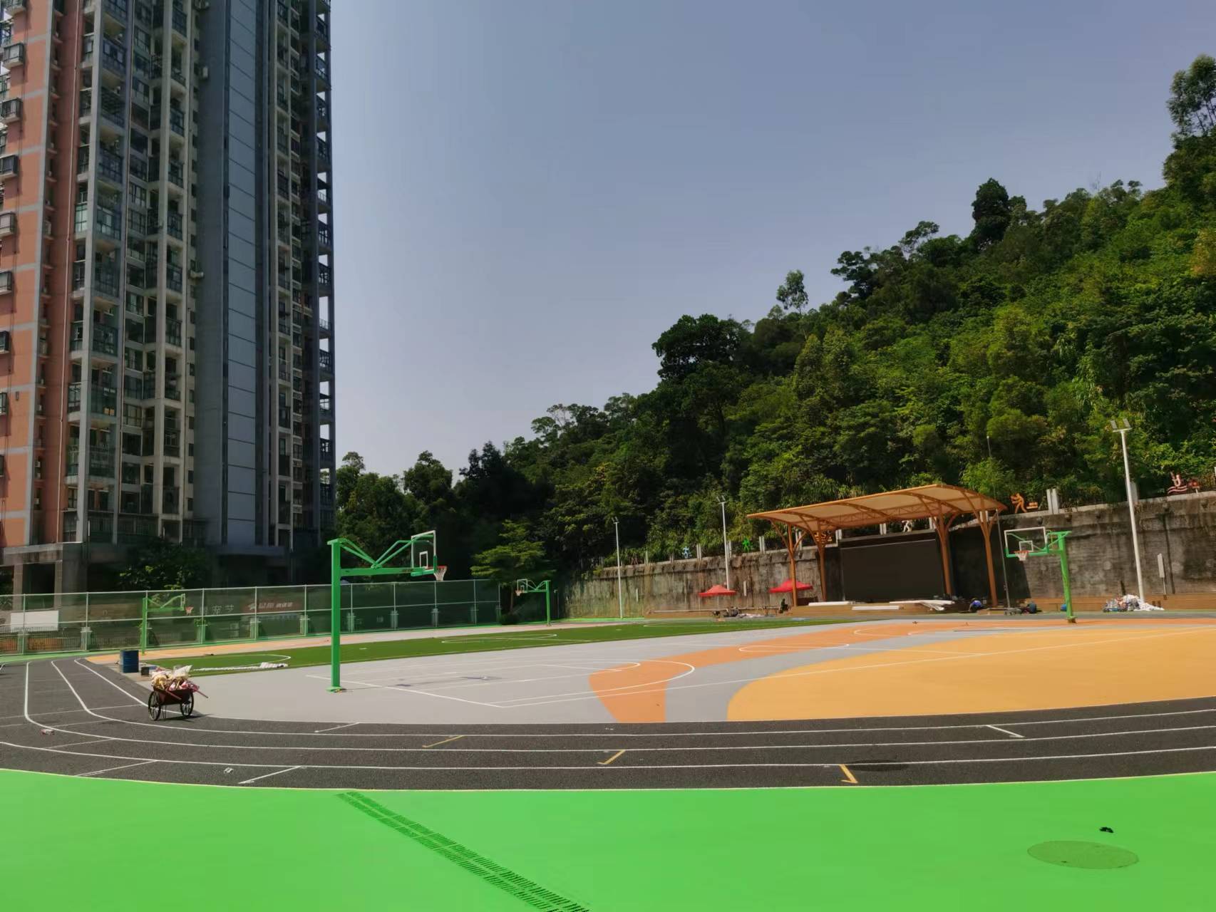 深圳市仙桐小學(xué)運(yùn)動場施工