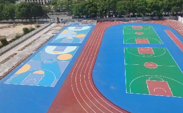 深圳市博雅雙語高級中學(xué)操場面層施工